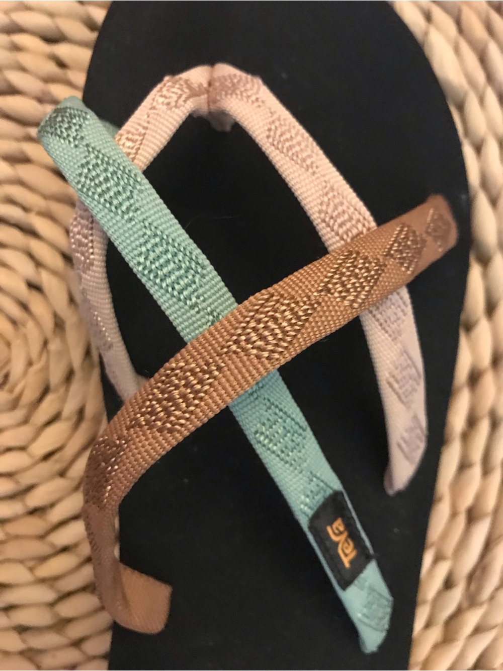 Teva Olowahu Sandals w/ Green & Tan Straps - Picture 4 of 7